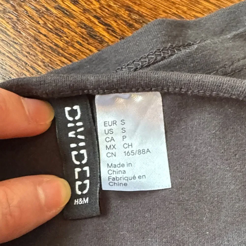 H&M Gray Divided Top - Picture 2 of 3